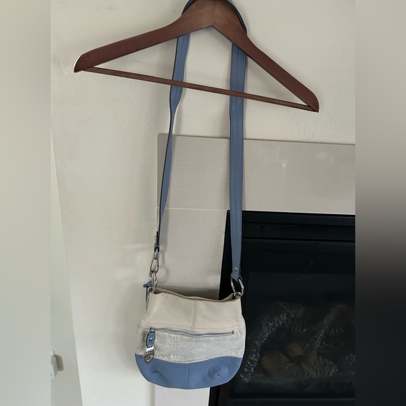 ▶️ B Makowsky Colorblock Leather Crossbody Bag Cream Silver Blue EXCELLENT - Picture 2 of 16